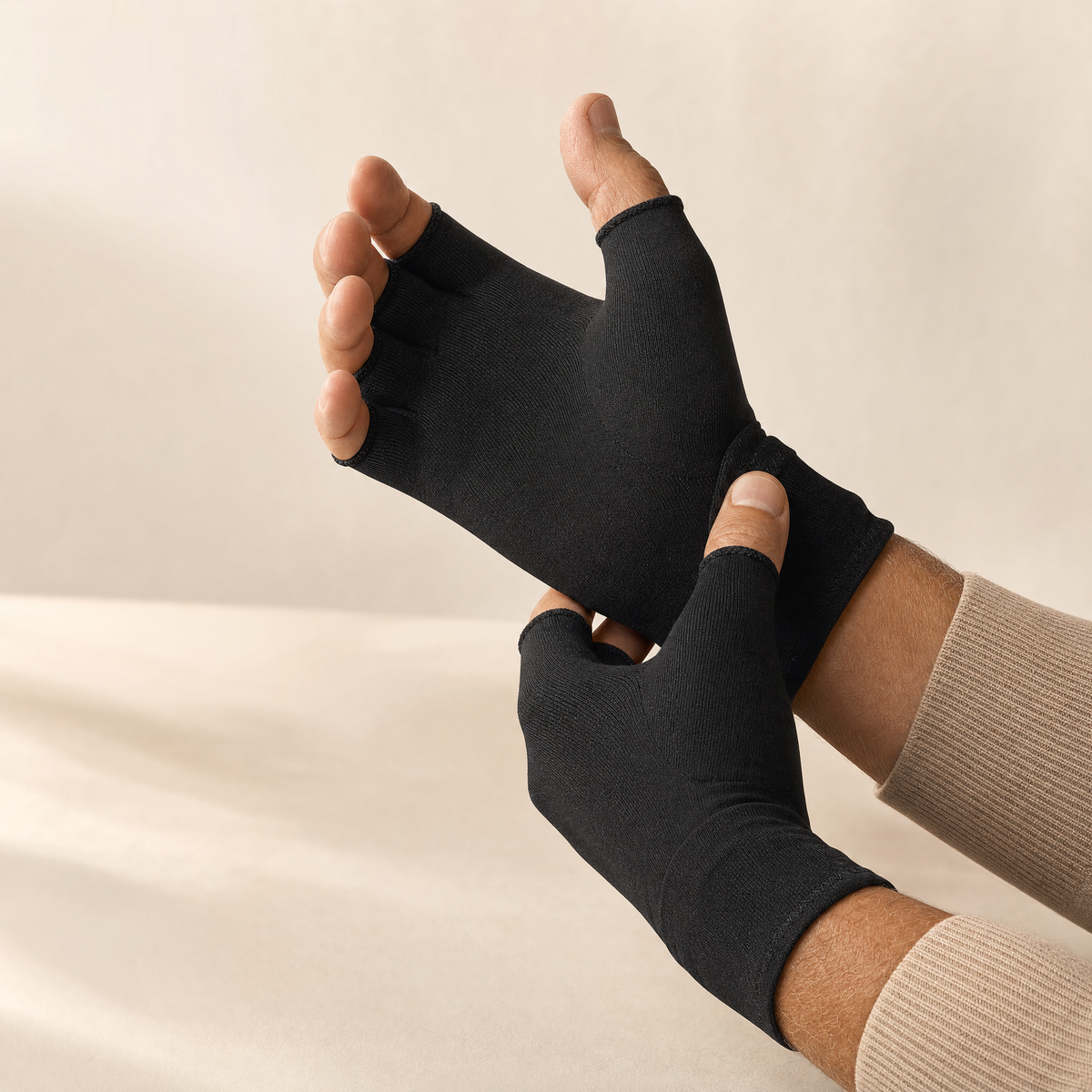 Black arthritis compression gloves with wrist support